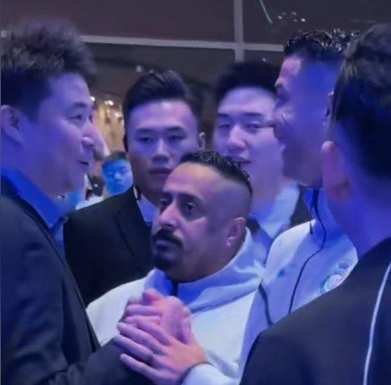 Old teammates! Cristiano Ronaldo recognized his former teammate Dong Fangzhuo at a glance